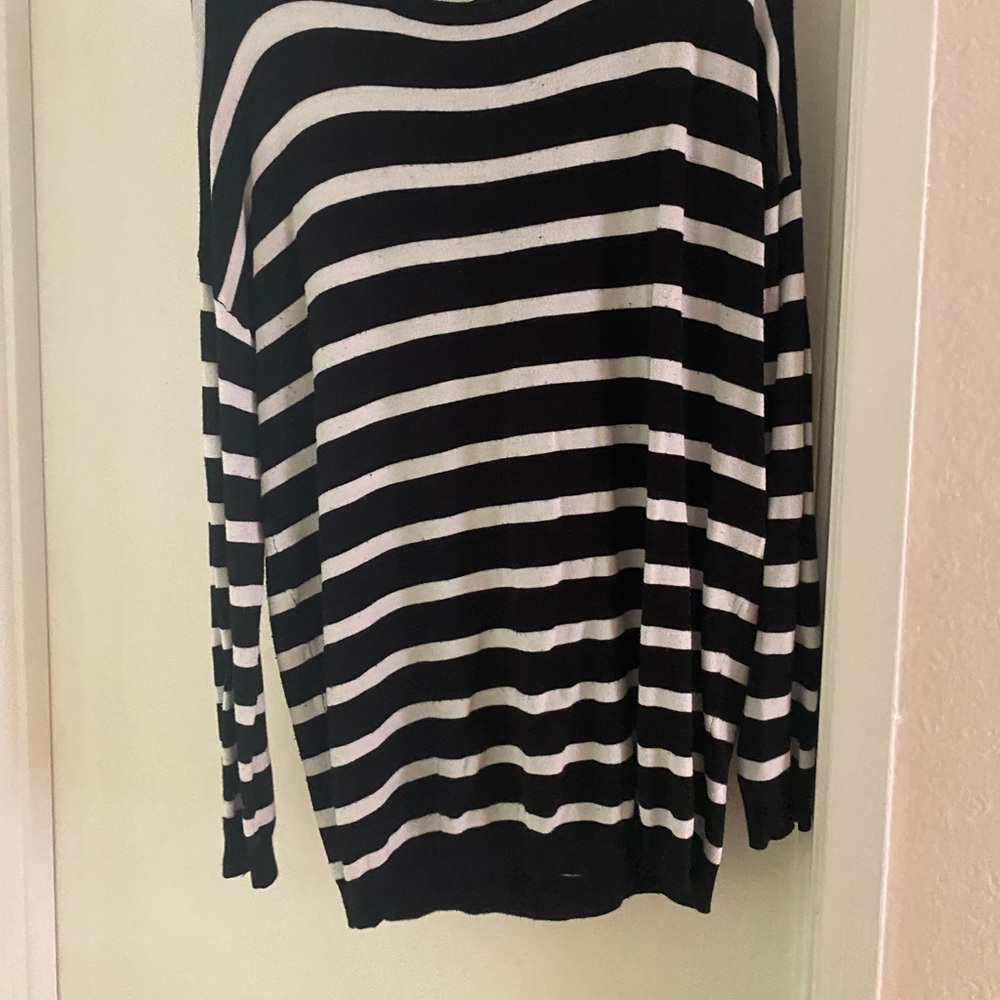 Black and white forever 21 sweater